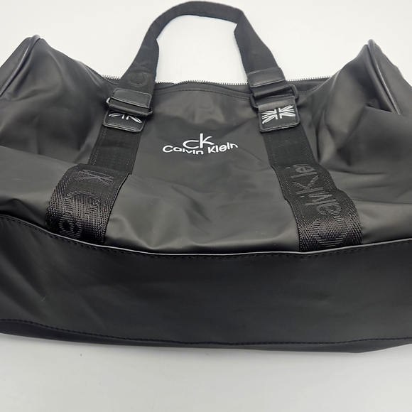 Calvin Klein Black Duffel Bag with Durable Design - Picture 1 of 6